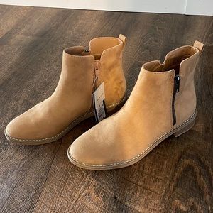 Universal Thread Brenna Boots